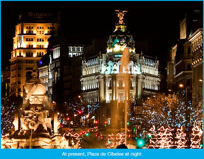 Plaza de Cibeles at night