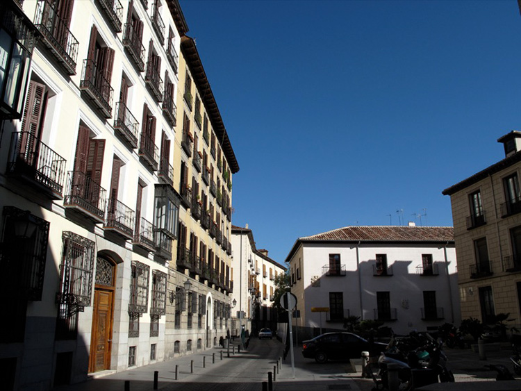 Paseando por la plaza del Cordón
