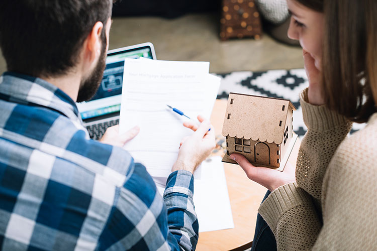 La compraventa de vivienda se modera